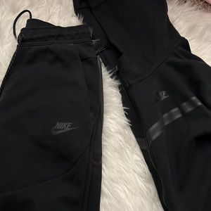 Boys Nike tech from Nike